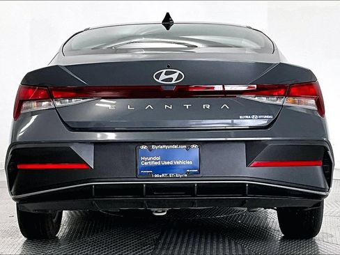 Certified 2024 Hyundai Elantra SE FWD image 4