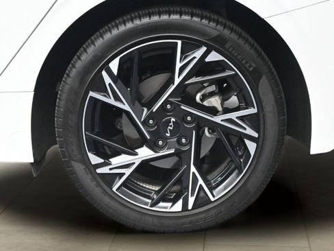 Used 2025 Kia K5 GT-Line w/ GT-Line Premium Package FWD image 23