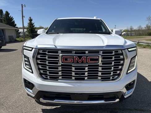 Used 2025 GMC Yukon XL Denali AWD/4WD image 10