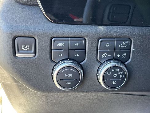 Used 2024 GMC Sierra 2500 SLT image 18