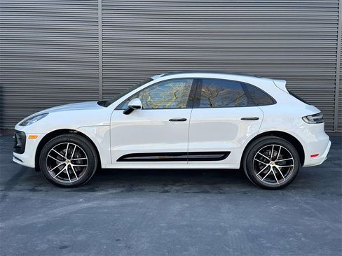 Used 2025 Porsche Macan image 2