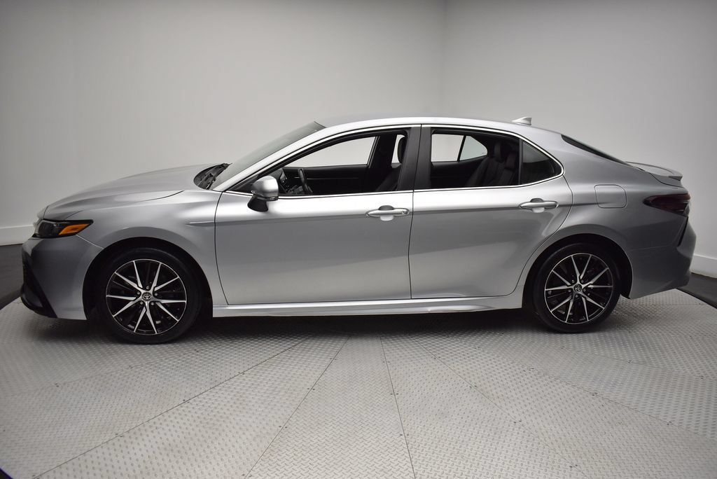 Used 2023 Toyota Camry SE FWD image 8