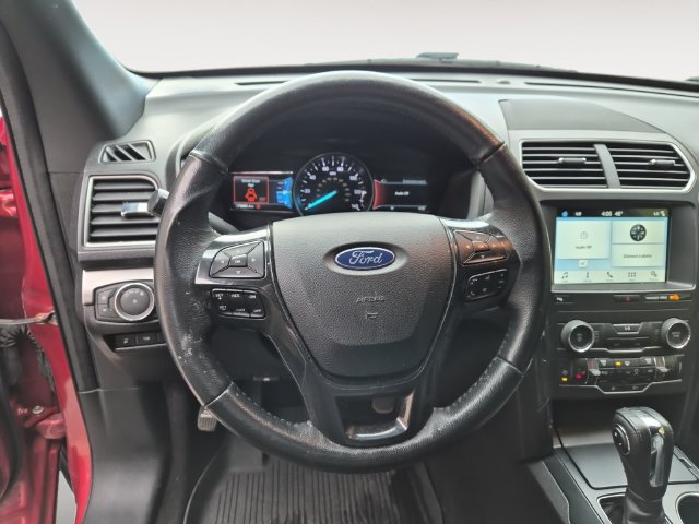 Used 2018 Ford Explorer XLT w/ Equipment Group 202A AWD/4WD image 13