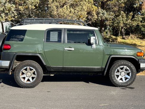 Used 2014 Toyota FJ Cruiser 4WD image 3