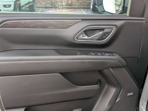 Certified 2024 Chevrolet Suburban Z71 w/ Luxury Package image 14