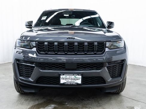 New 2026 Jeep Grand Cherokee 4WD image 2
