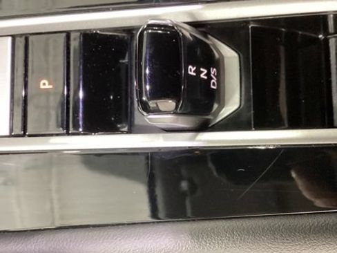 Used 2025 Volkswagen Atlas SE AWD/4WD image 17