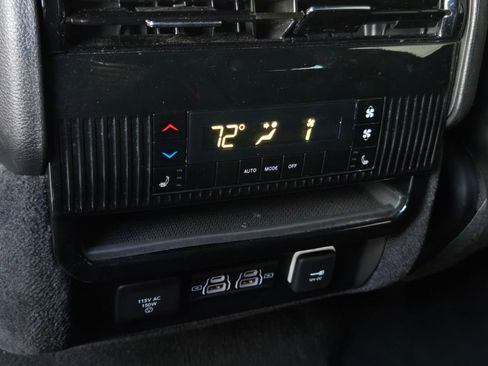 Used 2024 Jeep Wagoneer L Series II w/ Flexible Seating Group image 14