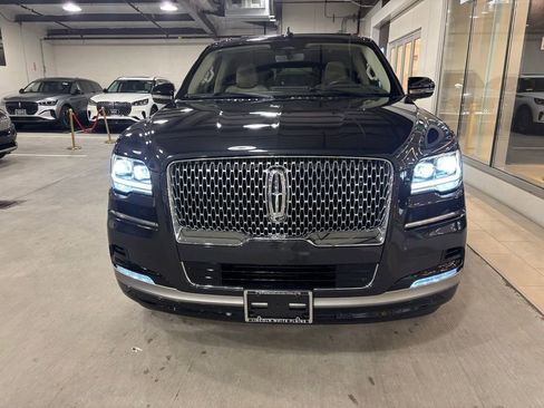 Used 2024 Lincoln Navigator L Reserve AWD/4WD image 3