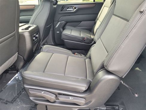 New 2026 GMC Yukon XL Denali w/ Denali Reserve Package image 8