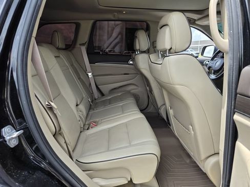 Used 2017 Jeep Grand Cherokee Overland RWD image 29