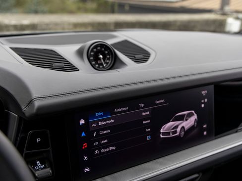 New 2025 Porsche Cayenne S image 33