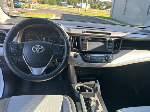 Used 2017 Toyota RAV4 XLE FWD image 11