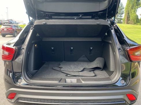 Used 2025 Chevrolet Trax RS w/ Sunroof Package FWD image 7