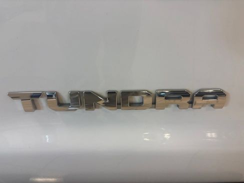Used 2017 Toyota Tundra SR5 w/ TRD Off Road Package AWD/4WD image 8