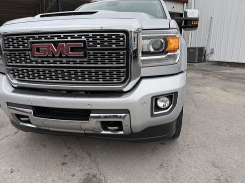 Used 2019 GMC Sierra 2500 Denali w/ Duramax Plus Package image 7