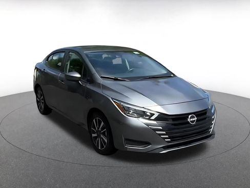 Used 2025 Nissan Versa SV image 3