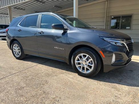 Used 2023 Chevrolet Equinox LT image 2