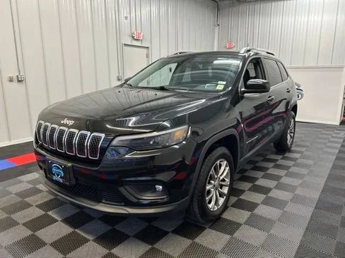 Used 2019 Jeep Cherokee Latitude Plus w/ Cold Weather Group AWD/4WD image 6