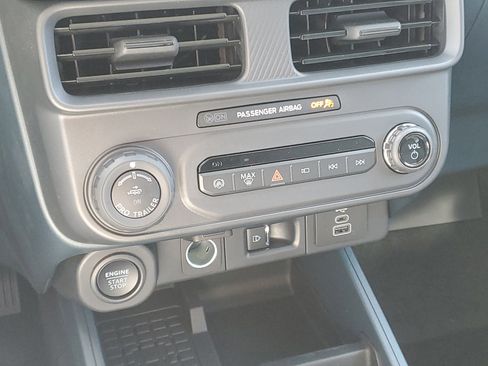 New 2025 Ford Maverick Lariat w/ Black Appearance Package image 22