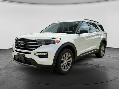 Used 2022 Ford Explorer XLT w/ Equipment Group 202A AWD/4WD image 4