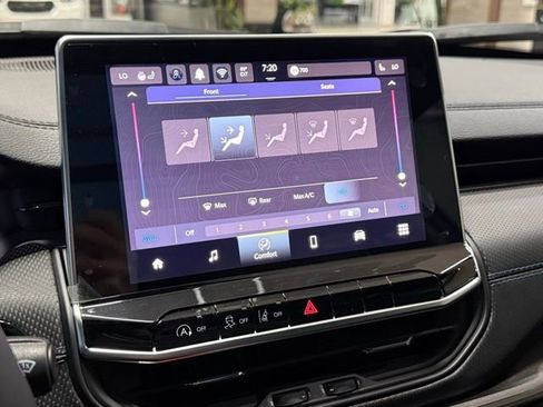 New 2025 Jeep Compass Latitude w/ Sun & Sound Group image 15