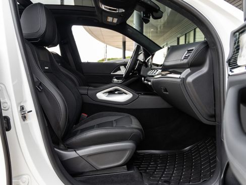 Used 2025 Mercedes-Benz GLS 63 AMG 4MATIC image 40
