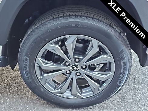 Used 2022 Toyota RAV4 XLE Premium image 12
