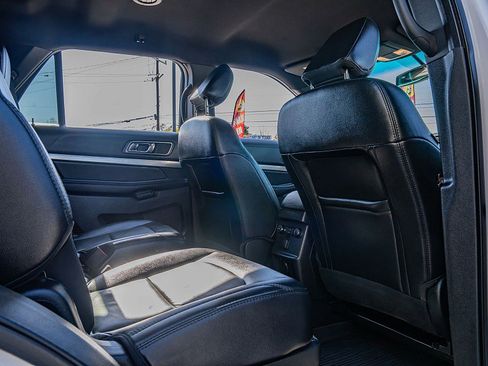 Used 2018 Ford Explorer XLT w/ Equipment Group 202A image 23