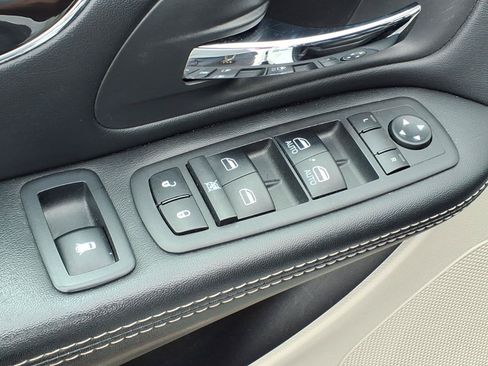 Used 2019 Dodge Grand Caravan SXT FWD image 15
