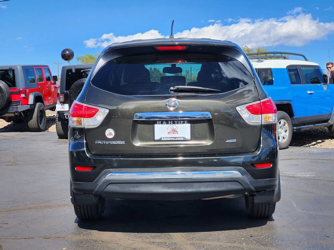 Used 2015 Nissan Pathfinder S AWD/4WD image 10