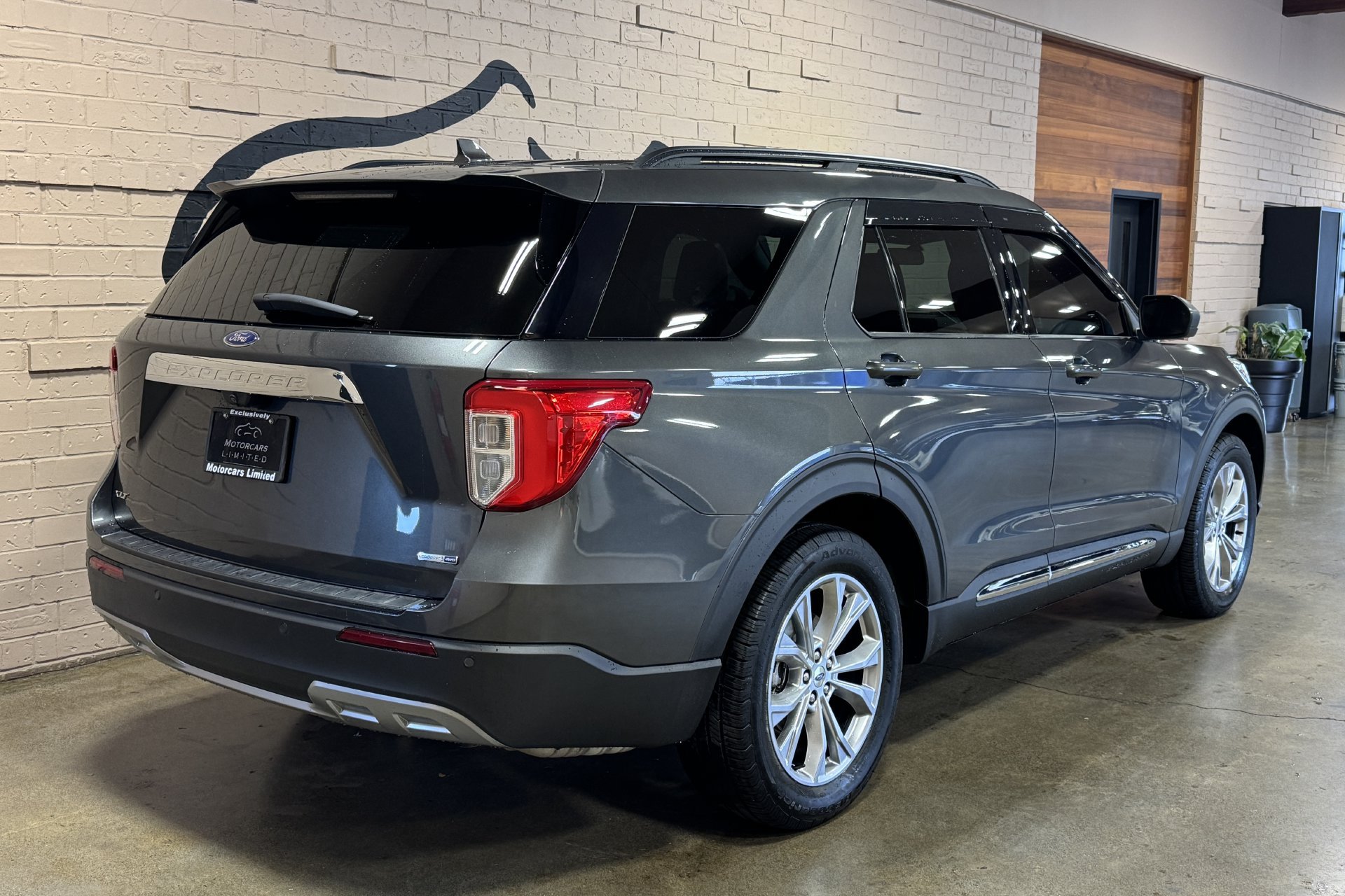Used 2020 Ford Explorer XLT w/ Equipment Group 202A AWD/4WD image 3