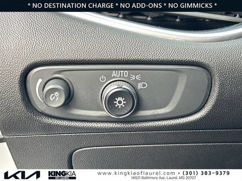 Used 2020 Chevrolet Malibu LT FWD image 14