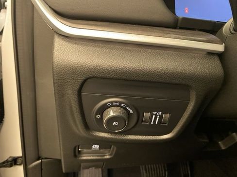 Used 2026 Jeep Grand Cherokee Limited w/ Limited Altitude Package AWD/4WD image 18
