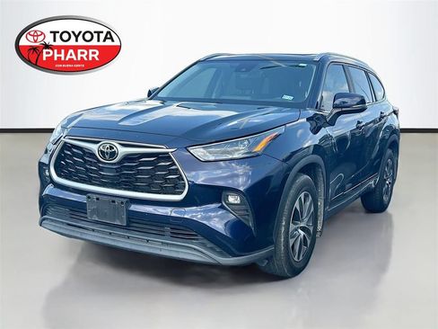 Used 2023 Toyota Highlander XLE FWD image 1
