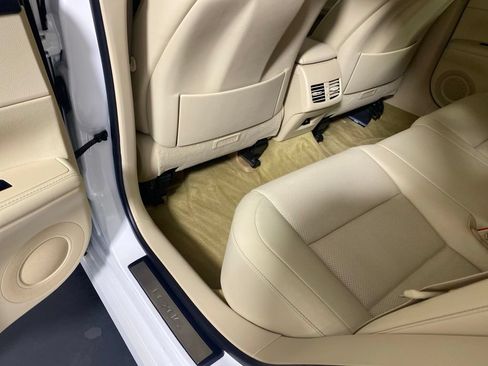 Used 2015 Lexus ES 350 w/ Premium Package FWD image 28
