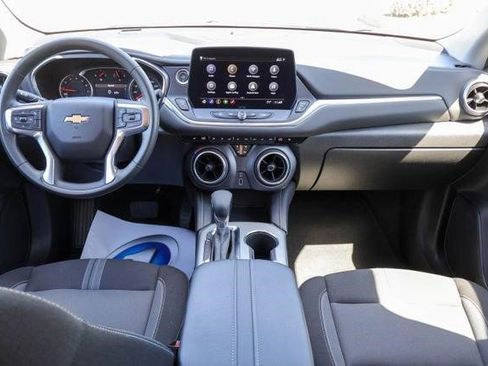 Certified 2025 Chevrolet Blazer LT FWD image 11