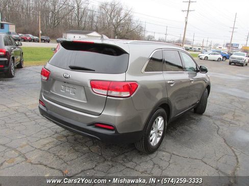 Used 2016 Kia Sorento LX w/ LX Convenience Package image 5