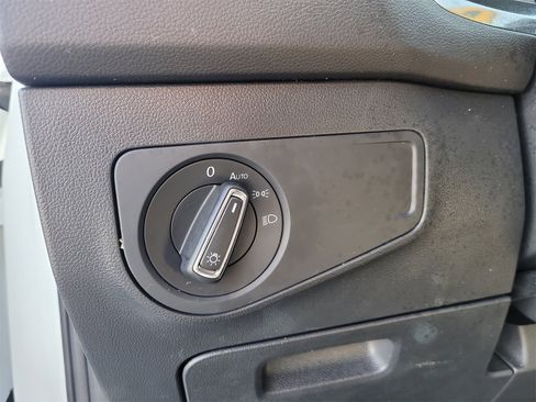 Used 2023 Volkswagen Tiguan SE R-Line image 35