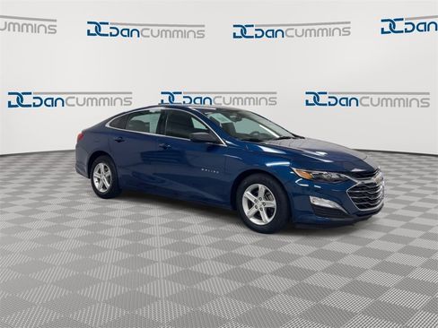 Used 2019 Chevrolet Malibu LS image 2