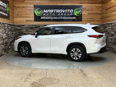 Used 2023 Toyota Highlander XLE AWD/4WD image 8