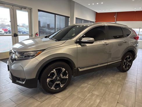 Used 2017 Honda CR-V Touring image 3