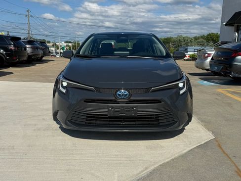 Used 2024 Toyota Corolla LE w/ LE Convenience Package AWD/4WD image 4