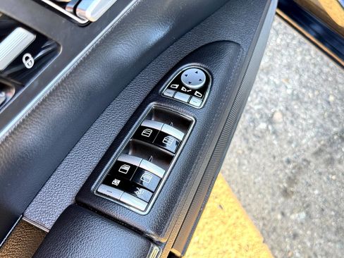 Used 2011 Mercedes-Benz S 550 4MATIC image 17