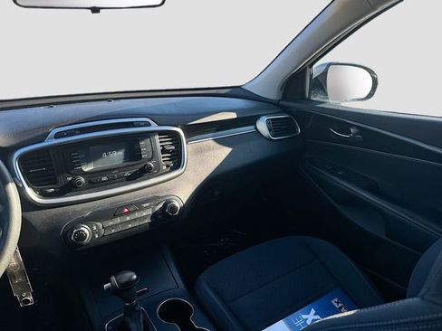 Used 2018 Kia Sorento LX image 21