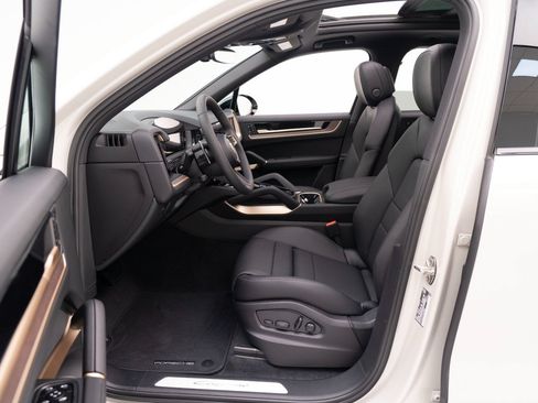 Used 2026 Porsche Cayenne AWD/4WD image 17