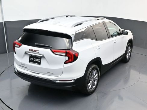 Used 2023 GMC Terrain SLT image 16