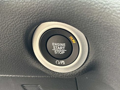 New 2026 Chrysler Pacifica Select FWD image 26