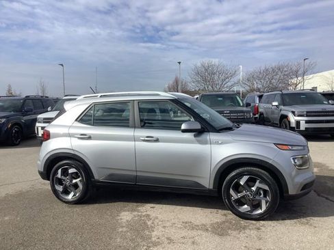 Certified 2026 Hyundai Venue SEL image 4