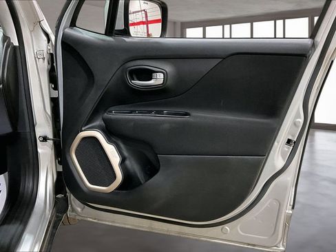 Used 2016 Jeep Renegade Latitude AWD/4WD image 22